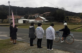 校門付近の様子です