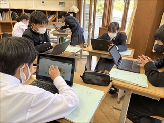 事前学習でクイズを作る様子
