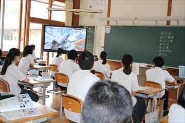 教室でのDVD鑑賞