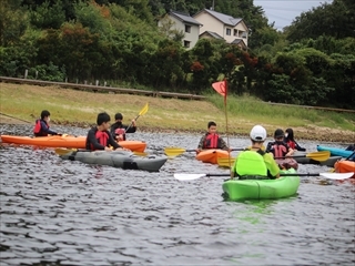 池に漕ぎ出した直後の様子