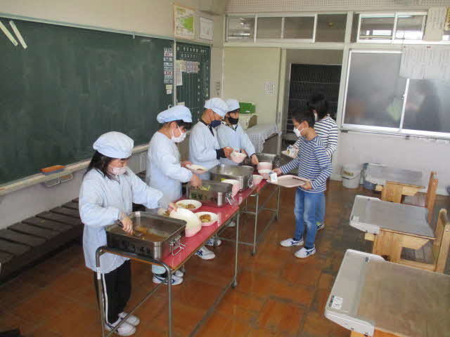 給食配膳