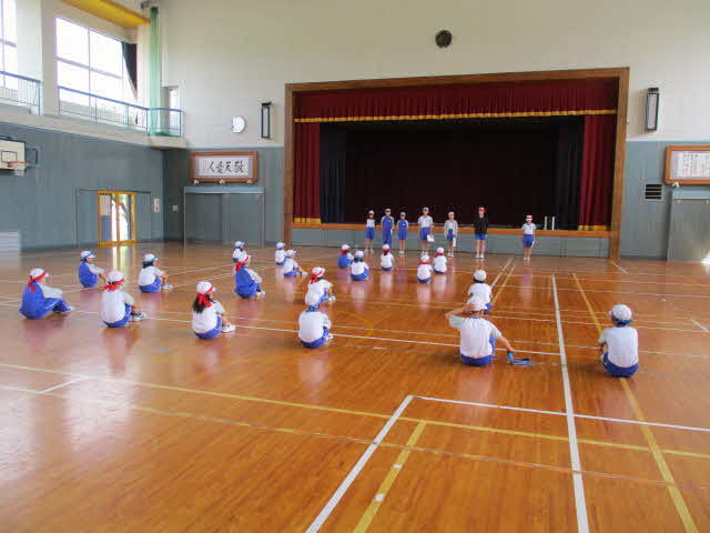 全校が集まる