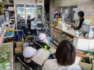 お店の人に質問