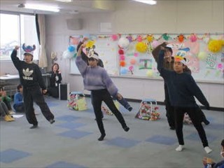 ６年生からお礼のダンス