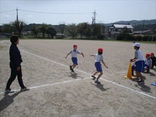 上の学年のバトンパス