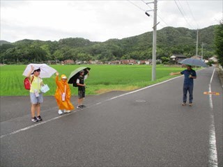 雨の中の登校