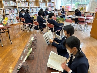 給食準備時間の読書