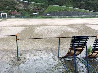 校庭の雨の様子です