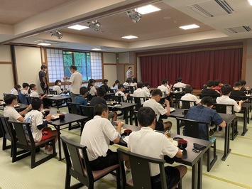 夕食の様子