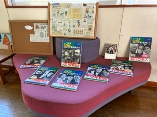 図書館前展示