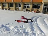 1、2年生の雪遊びの様子2