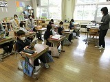 3、4年生の道徳の授業の様子