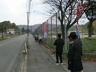 中学生が一足先に登校して