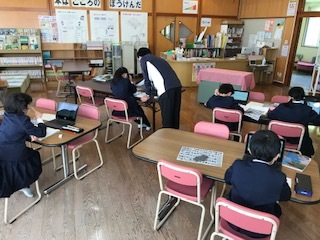 中学年の調べ学習の様子です