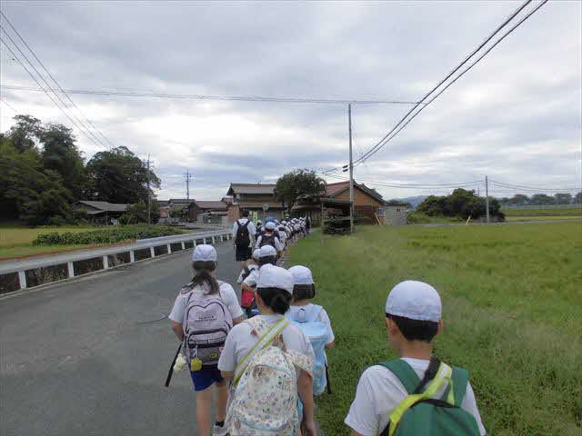 長い道のりを歩きます