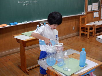 大きいペットボトルで比べてみよう