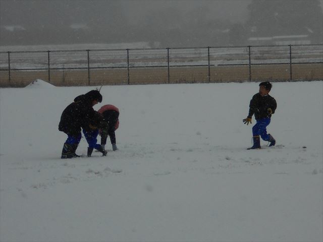 雪遊びの様子１