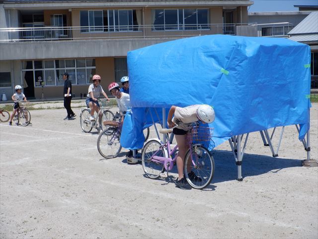 駐車中の車を超す場合２