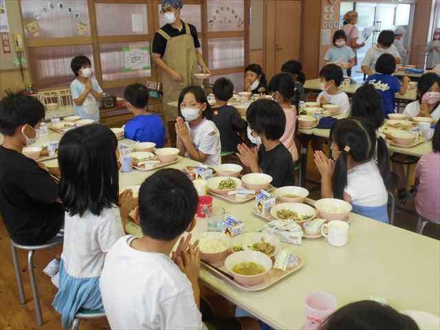 給食準備の様子３