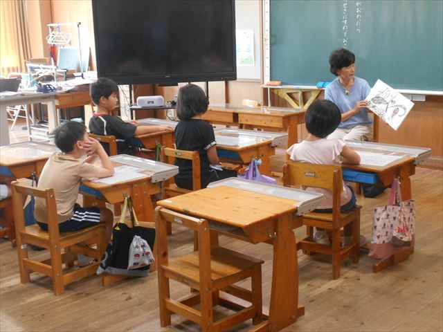 2年生の読みか語りの様子