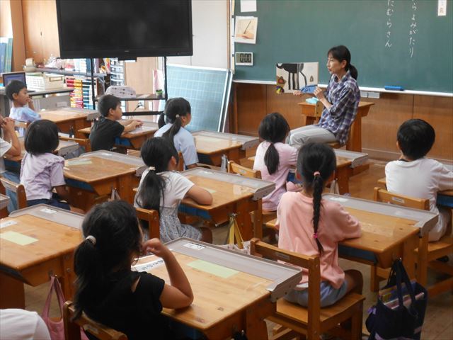 1年生の読み語りの様子