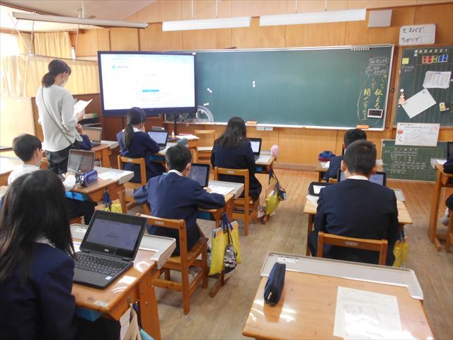 調査回答の様子１