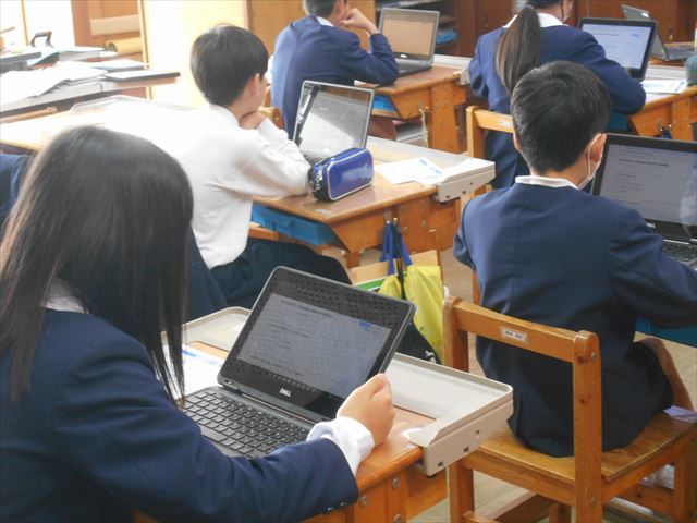 調査回答の様子２