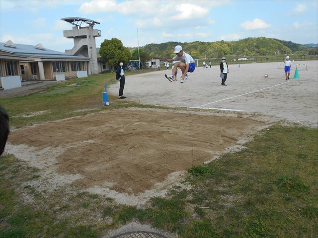 幅跳び練習の様子