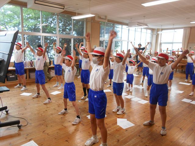 運動会色別集会の様子２