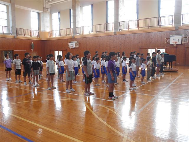校歌斉唱の様子