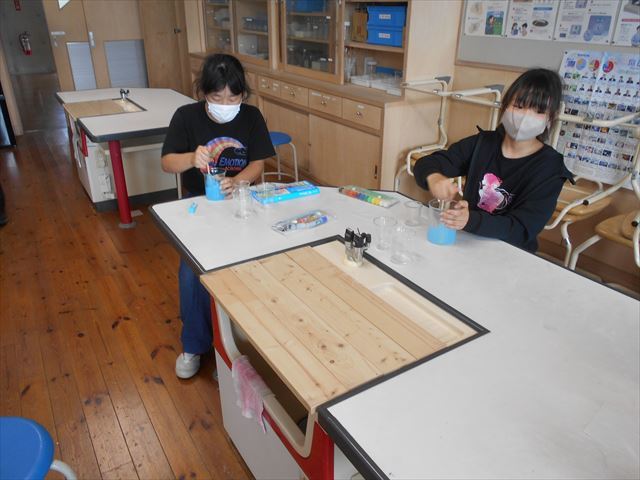 理科実験クラブの様子２
