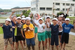 児童の集合写真