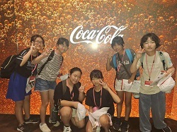 コカ・コーラ工場での集合写真