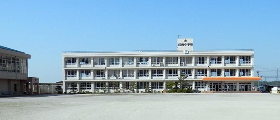 安来市立能義小学校外観