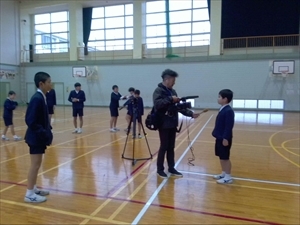 どじょっこテレビさんにインタビューを受ける様子です。