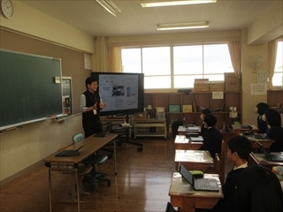 基本的な説明を聞いています。