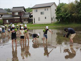 テレビ局の取材を受けています