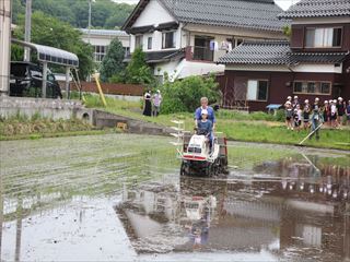 田植え機に乗せてもらいました