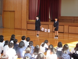 全校にお願いすることを説明しています。