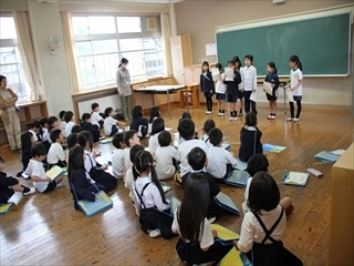 説明をしてます。