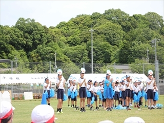 青組の応援合戦です。