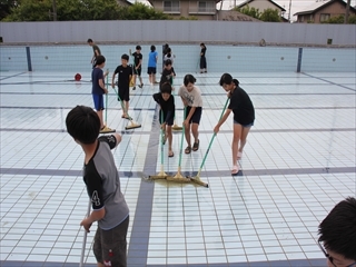 力を合わせています。
