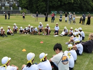 黄組が振り返りをしています。