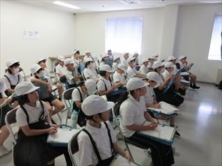 しっかりメモを取っています。