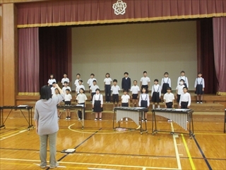 合唱の練習をしています。