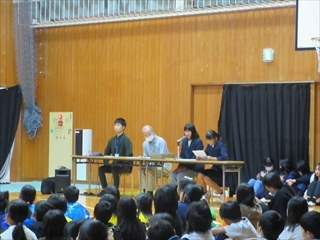 進行係の様子