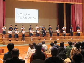 3年生の発表「3年生レベルアップ新しい学習にチャレンジ」です。