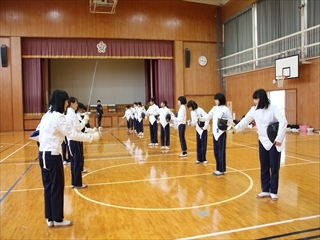 あいさつから始まります。