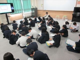 ワークシートに書いています。