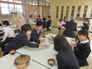 ダシを取った煮干しもいただきました。